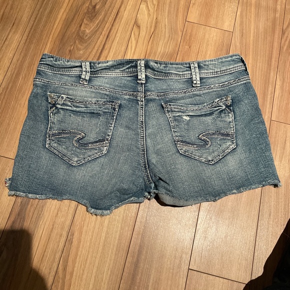 Silver jean shorts - Picture 2 of 4